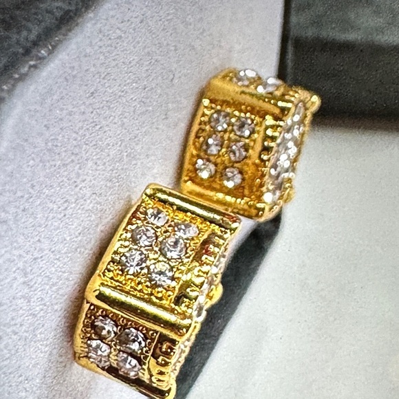 CZ Elegant Gold and Silver Stud Earrings. Boxed ready to gift. - Picture 9 of 11